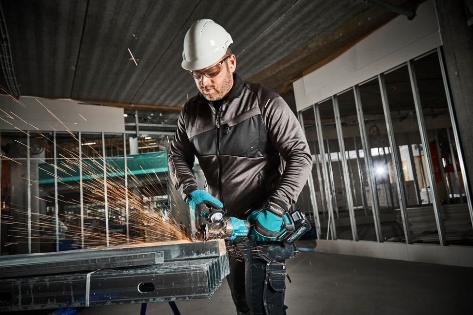 Угловая шлифмашина Makita GA013GM101 (с 1-м АКБ, кейс) Угловая шлифмашина Makita GA013GM101 (с 1-м АКБ, кейс)