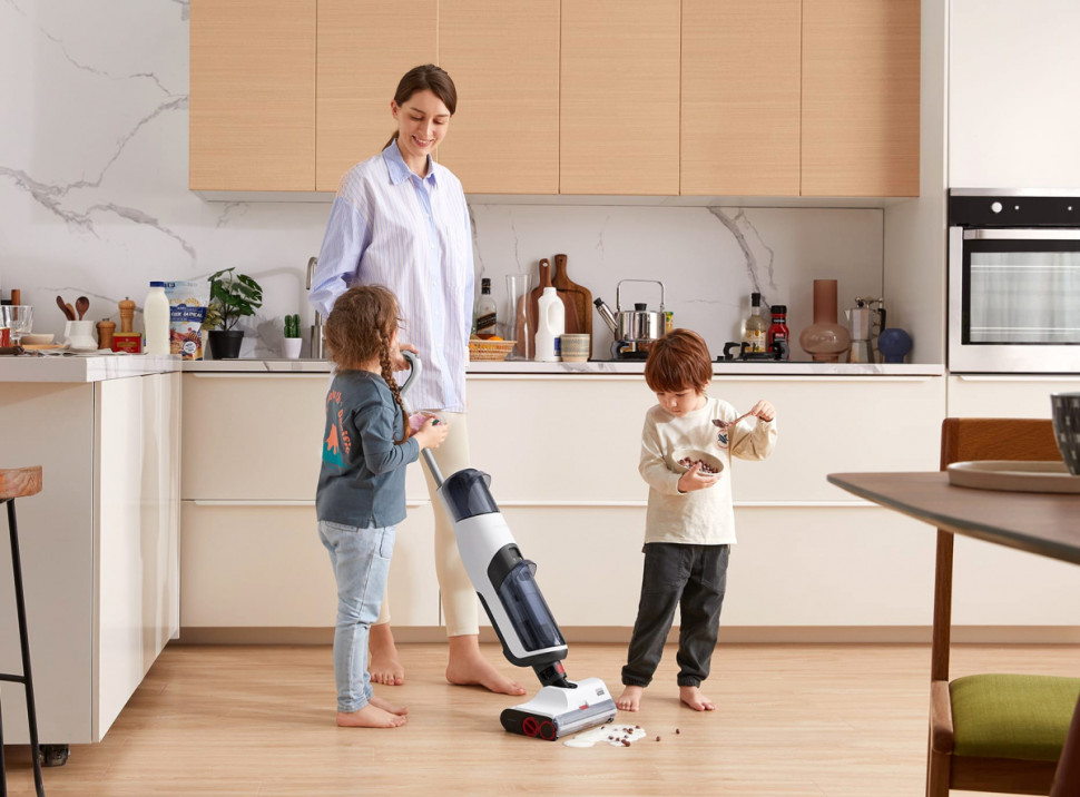 Пылесос Roborock Dyad WD1S1A (русская версия) Пылесос Roborock Dyad WD1S1A (русская версия)