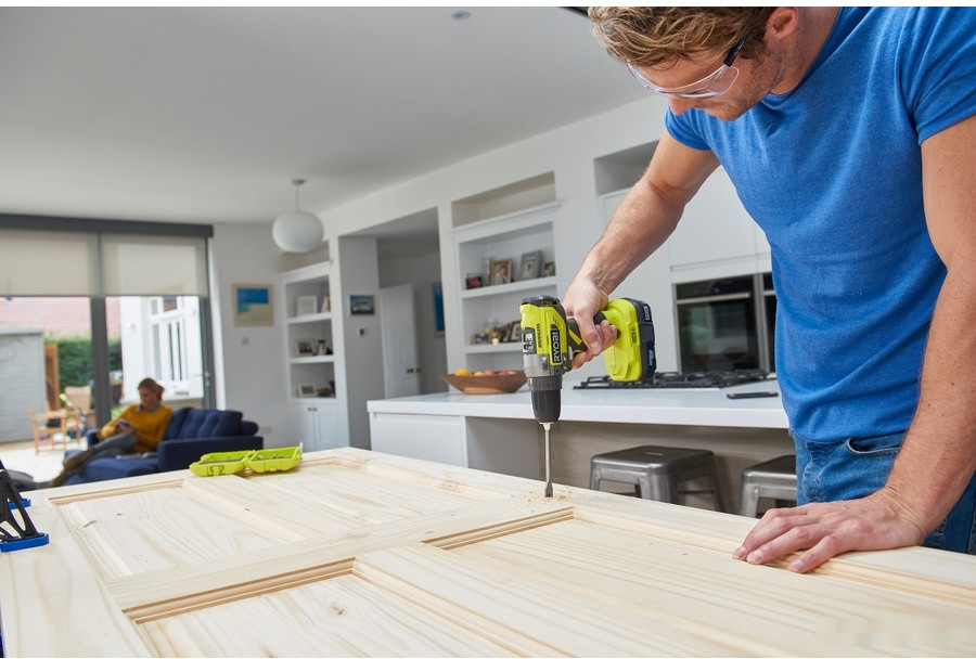 Ударная дрель-шуруповерт Ryobi R18PD5-220S 5133003734 (с 2-мя АКБ, кейс) Ударная дрель-шуруповерт Ryobi R18PD5-220S 5133003734 (с 2-мя АКБ, кейс)