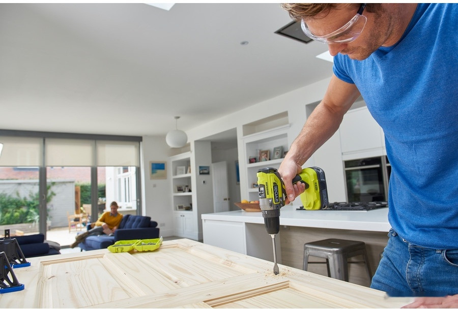 Ударная дрель-шуруповерт Ryobi R18PD5-220S 5133003734 (с 2-мя АКБ, кейс) Ударная дрель-шуруповерт Ryobi R18PD5-220S 5133003734 (с 2-мя АКБ, кейс)