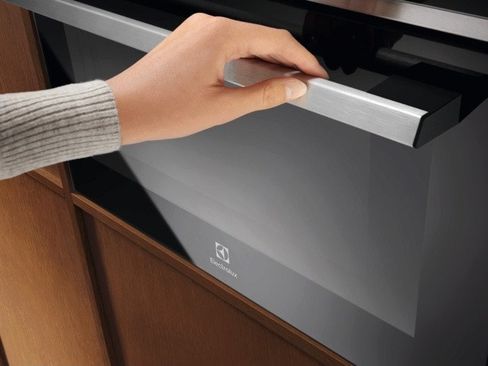 Микроволновая печь Electrolux MealAssist 700 EVM8E09X Микроволновая печь Electrolux MealAssist 700 EVM8E09X