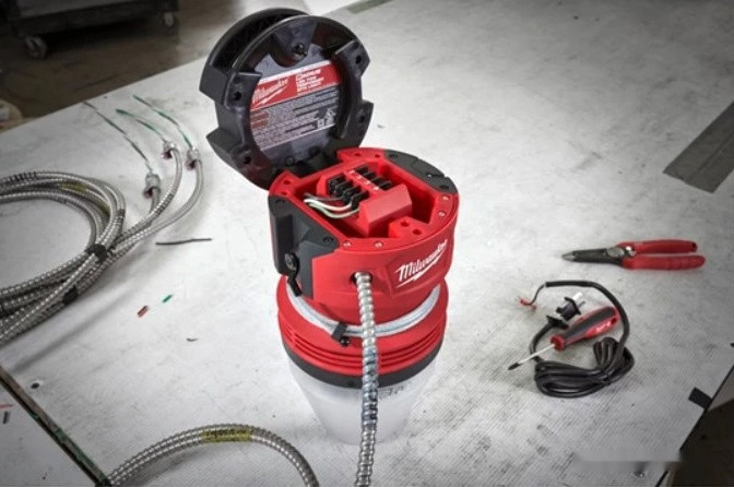 Фонарь Milwaukee HOBL 7000 Фонарь Milwaukee HOBL 7000