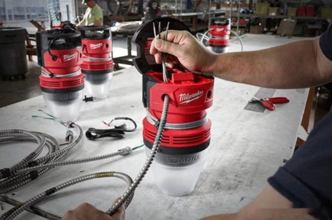 Фонарь Milwaukee HOBL 7000 Фонарь Milwaukee HOBL 7000