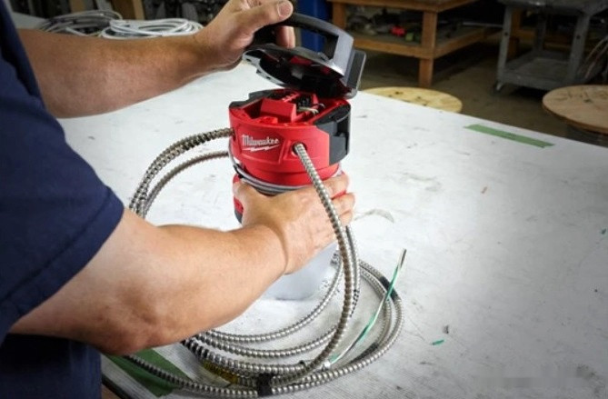 Фонарь Milwaukee HOBL 7000 Фонарь Milwaukee HOBL 7000