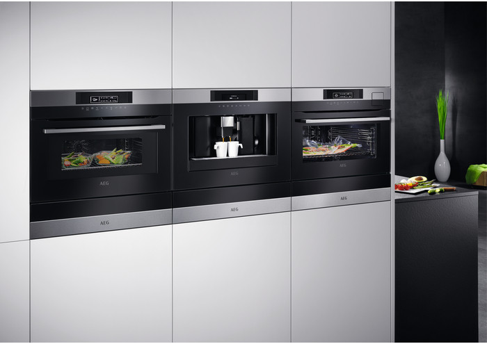 Духовой шкаф AEG KMR761000W Духовой шкаф AEG KMR761000W