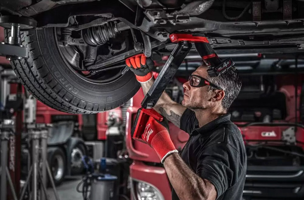 Фонарь Milwaukee M12 UCL-0 (без АКБ) Фонарь Milwaukee M12 UCL-0 (без АКБ)