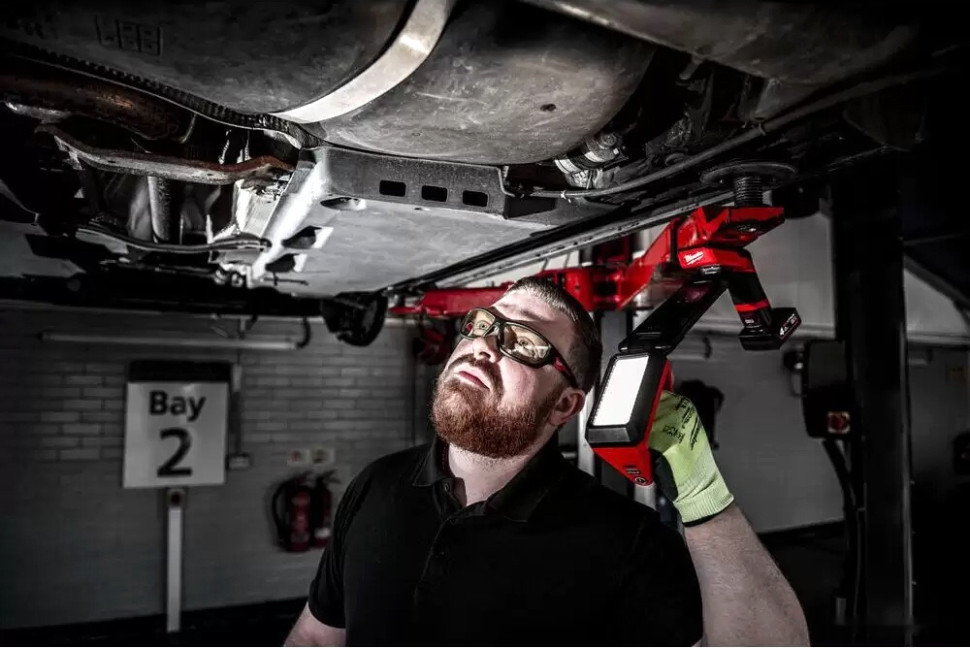 Фонарь Milwaukee M12 UCL-0 (без АКБ) Фонарь Milwaukee M12 UCL-0 (без АКБ)