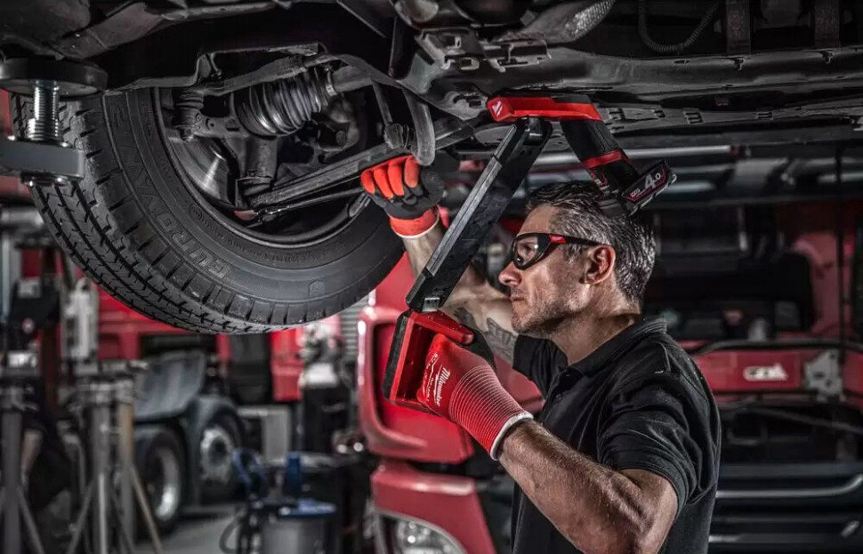 Фонарь Milwaukee M12 UCL-0 (без АКБ) Фонарь Milwaukee M12 UCL-0 (без АКБ)