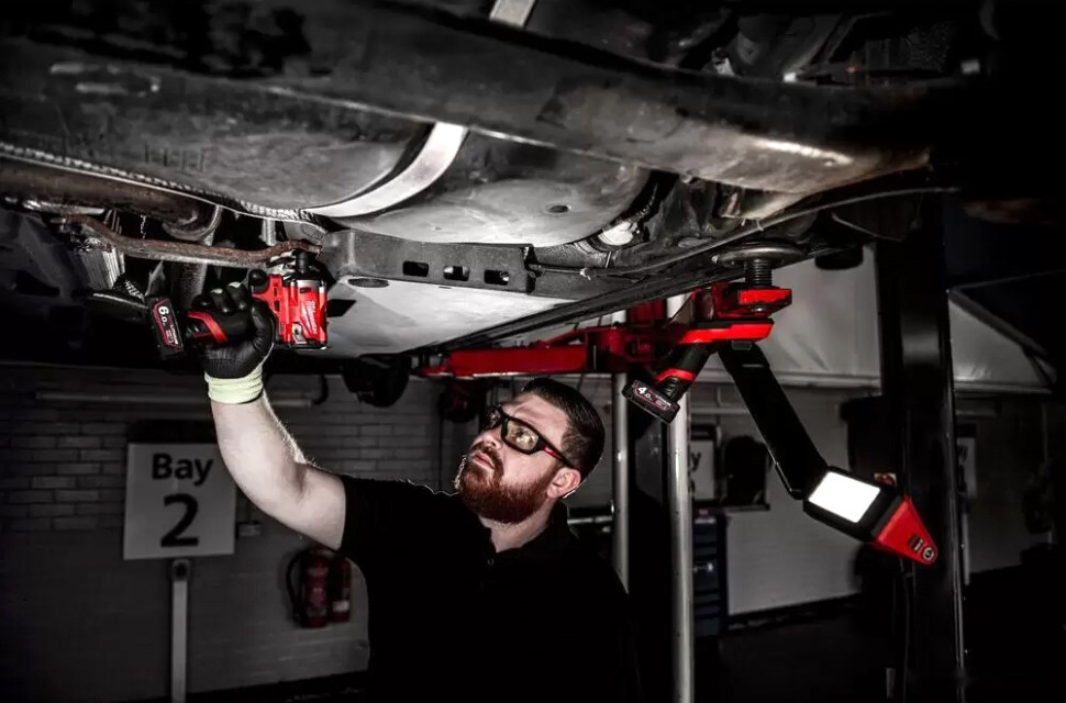 Фонарь Milwaukee M12 UCL-0 (без АКБ) Фонарь Milwaukee M12 UCL-0 (без АКБ)