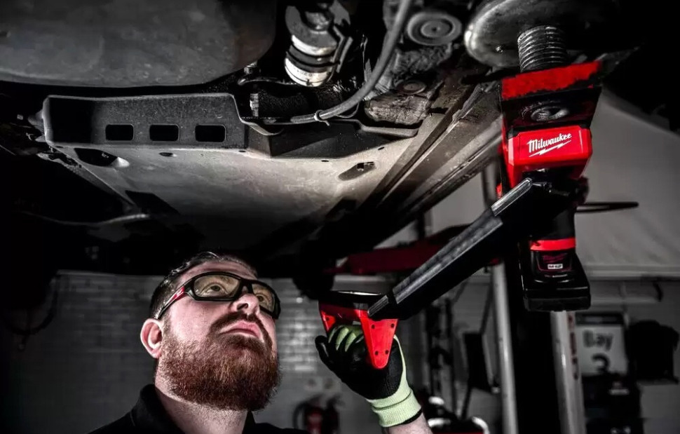 Фонарь Milwaukee M12 UCL-0 (без АКБ) Фонарь Milwaukee M12 UCL-0 (без АКБ)