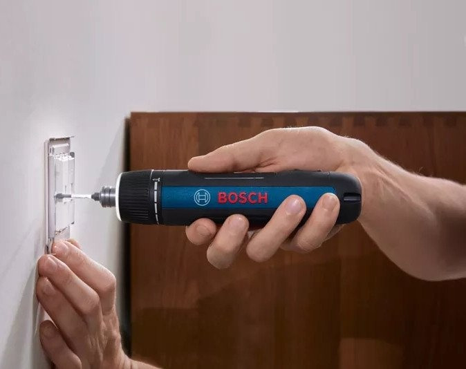 Электроотвертка Bosch Go Professional 06019H2200 (с АКБ, кейс) Электроотвертка Bosch Go Professional 06019H2200 (с АКБ, кейс)