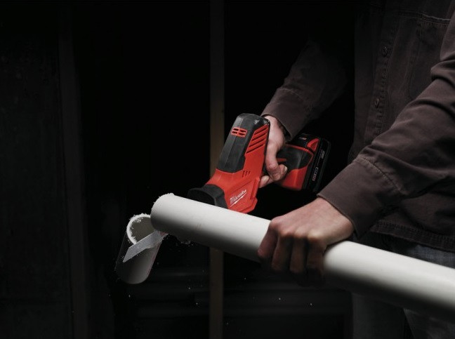 Сабельная пила Milwaukee C18 HZ-402B