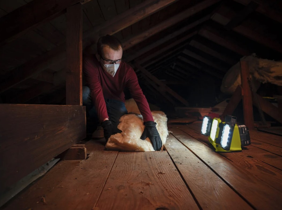 Фонарь Ryobi RLP18-0 (без АКБ) Фонарь Ryobi RLP18-0 (без АКБ)