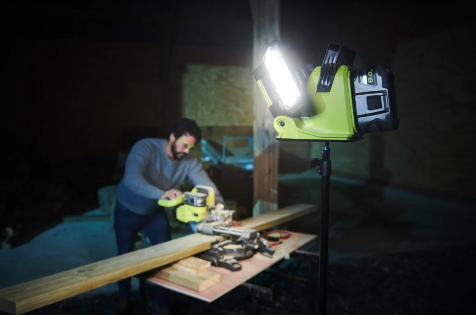 Фонарь Ryobi RLP18-0 (без АКБ) Фонарь Ryobi RLP18-0 (без АКБ)