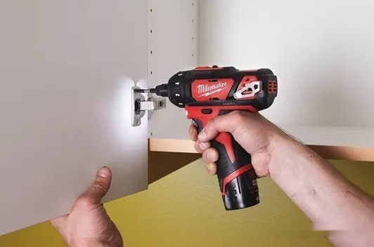 Дрель-шуруповерт Milwaukee M12 BD-202C 4933441900 (с 2-мя АКБ, кейс) Дрель-шуруповерт Milwaukee M12 BD-202C 4933441900 (с 2-мя АКБ, кейс)