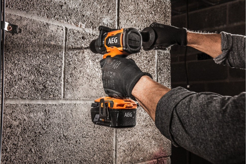 Ударная дрель-шуруповерт AEG Powertools BSB 18BL2-602K 4935481043 (с 2-мя АКБ, кейс) Ударная дрель-шуруповерт AEG Powertools BSB 18BL2-602K 4935481043 (с 2-мя АКБ, кейс)