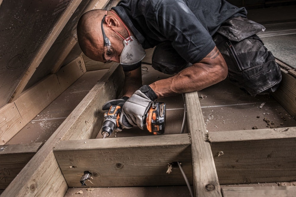 Дрель-шуруповерт AEG Powertools BS 18SBL-202C 4935472277 (с 2-мя АКБ, кейс)