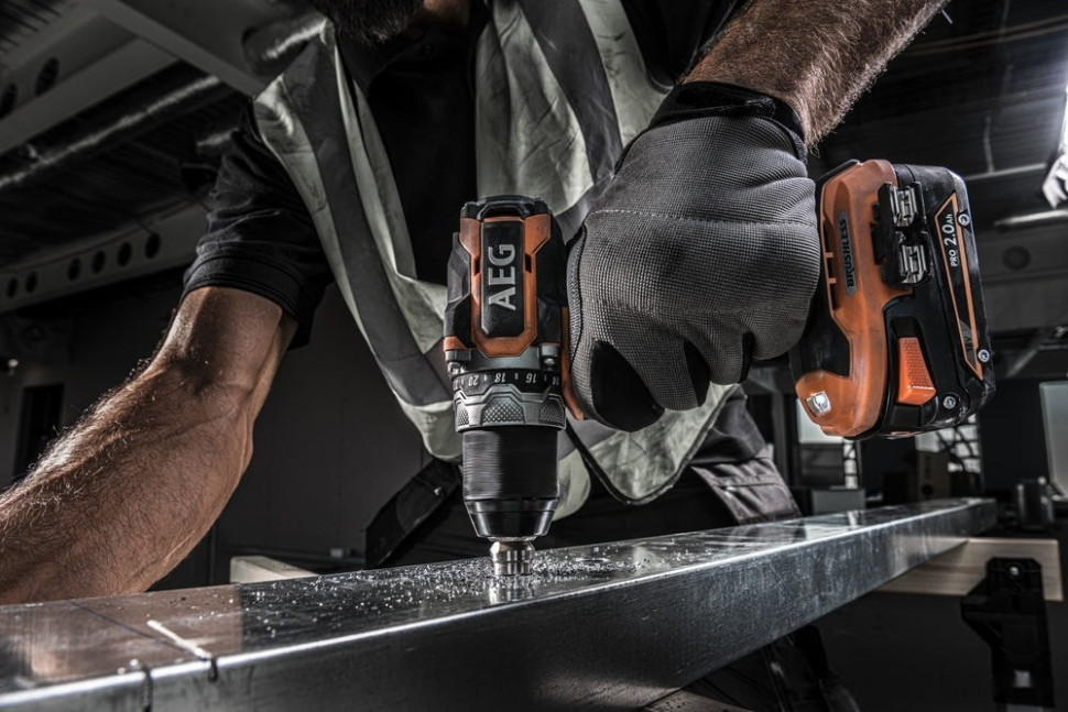 Дрель-шуруповерт AEG Powertools BS 18SBL-202C 4935472277 (с 2-мя АКБ, кейс)