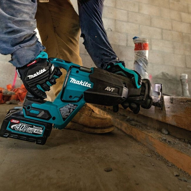 Сабельная пила Makita JR002GZA (с 1-им АКБ) Сабельная пила Makita JR002GZA (с 1-им АКБ)