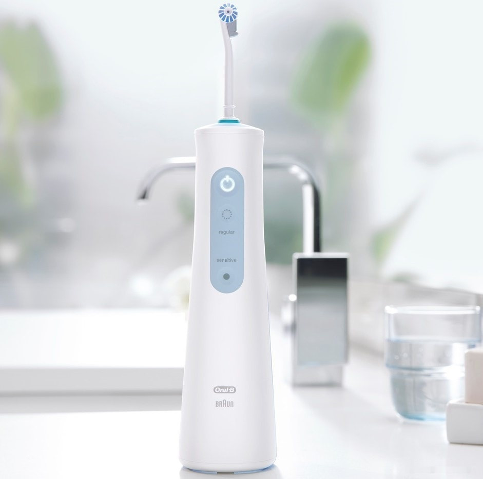 Электрическая зубная щетка Braun Oral-B Aquacare 4 Pro-Expert MDH20.016.2