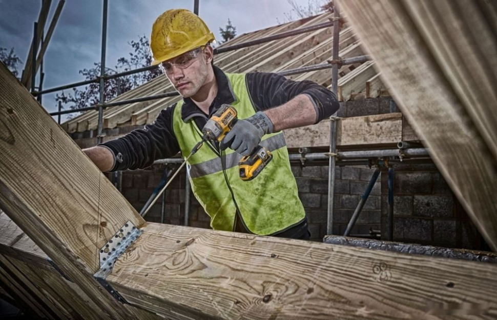 Винтоверт DeWALT DCF887D2-QW (c 2-мя АКБ, кейс)