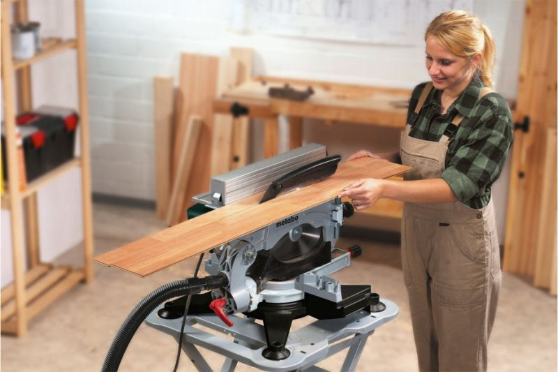 Торцовочная пила Metabo KGT 305 M Торцовочная пила Metabo KGT 305 M