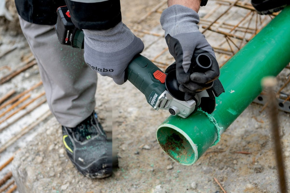 Угловая шлифмашина Metabo W 18 L 9-125 602249650 (с 2-мя АКБ 5.2 А•ч, кейс) Угловая шлифмашина Metabo W 18 L 9-125 602249650 (с 2-мя АКБ 5.2 А•ч, кейс)