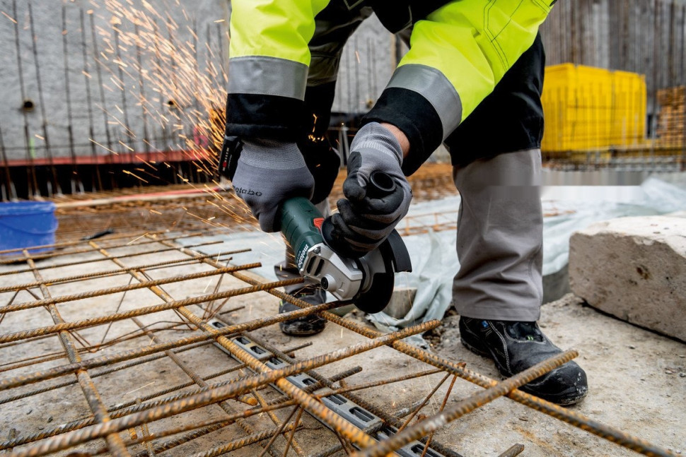 Угловая шлифмашина Metabo W 18 L 9-125 602249650 (с 2-мя АКБ 5.2 А•ч, кейс) Угловая шлифмашина Metabo W 18 L 9-125 602249650 (с 2-мя АКБ 5.2 А•ч, кейс)