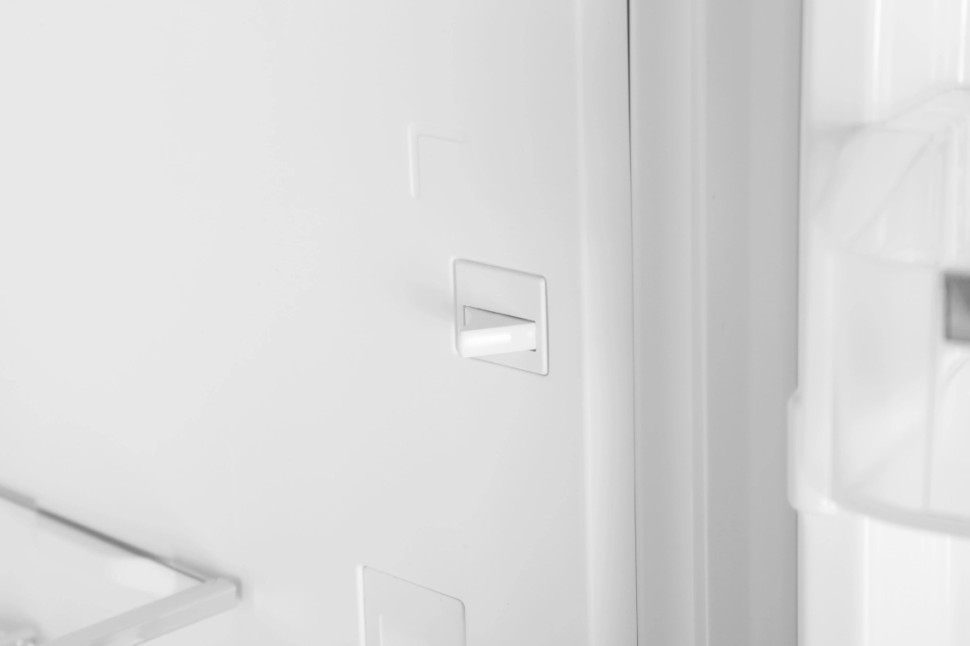 Холодильник Hyundai HBR 1786 Холодильник Hyundai HBR 1786