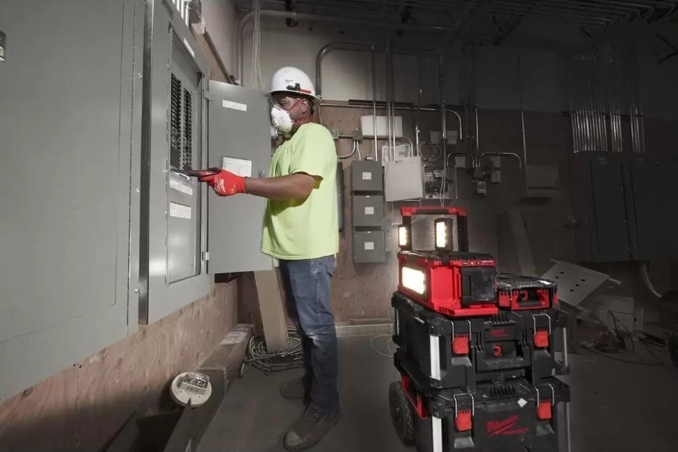 Фонарь Milwaukee M18 POALC-0 4933478120 (без АКБ) Фонарь Milwaukee M18 POALC-0 4933478120 (без АКБ)