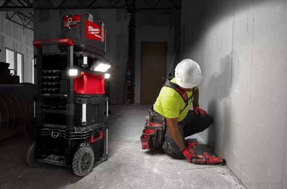 Фонарь Milwaukee M18 POALC-0 4933478120 (без АКБ) Фонарь Milwaukee M18 POALC-0 4933478120 (без АКБ)