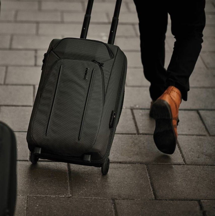 Чемодан Thule Crossover 2 Carry On C2R22BLK 3204030 (черный) Чемодан Thule Crossover 2 Carry On C2R22BLK 3204030 (черный)