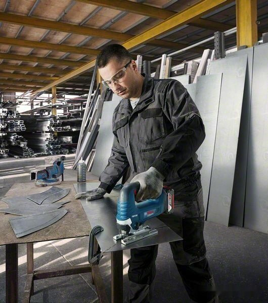 Лобзик Bosch GST 185-LI Professional 06015B3023 (с 1-м АКБ, кейс) Лобзик Bosch GST 185-LI Professional 06015B3023 (с 1-м АКБ, кейс)