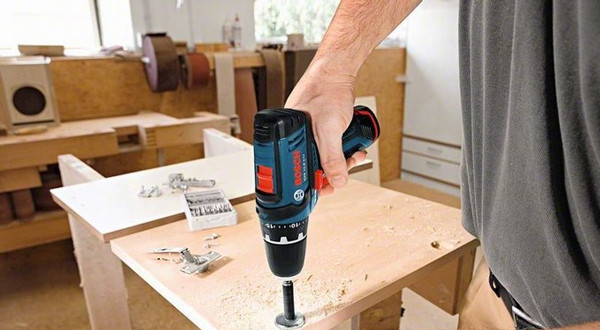 Дрель-шуруповерт Bosch GSR 10.8-2-LI Professional Дрель-шуруповерт Bosch GSR 10.8-2-LI Professional