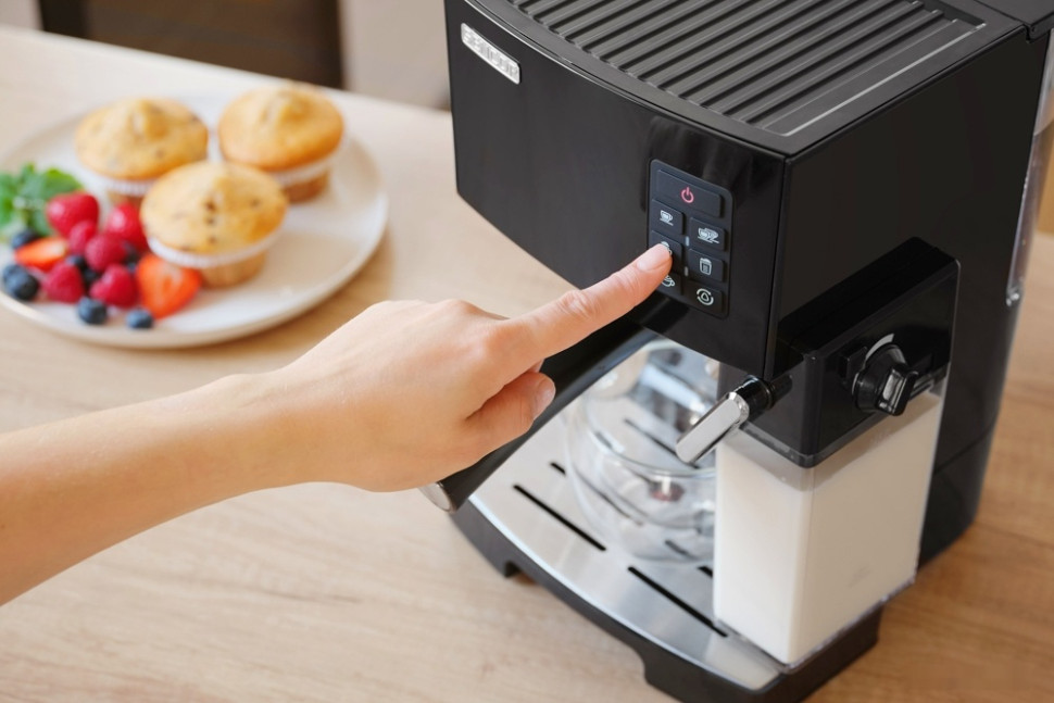 Рожковая помповая кофеварка Sencor SES 4050SS (черный) Рожковая помповая кофеварка Sencor SES 4050SS (черный)