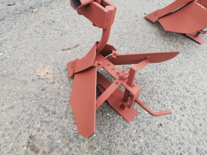 Окучник Сморгонский агрегатный завод ОМ-25.03 Окучник Сморгонский агрегатный завод ОМ-25.03