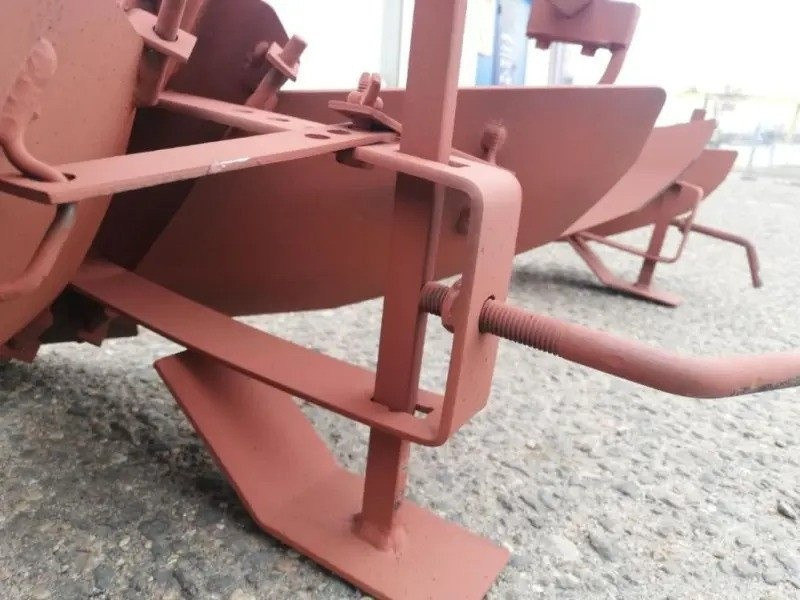 Окучник Сморгонский агрегатный завод ОМ-25.03 Окучник Сморгонский агрегатный завод ОМ-25.03