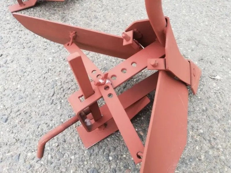 Окучник Сморгонский агрегатный завод ОМ-25.03 Окучник Сморгонский агрегатный завод ОМ-25.03