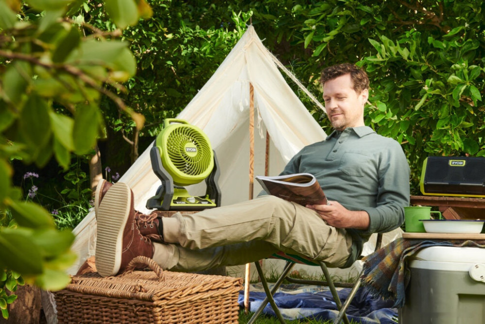 Вентилятор Ryobi RF18-0 (без аккумулятора) Вентилятор Ryobi RF18-0 (без аккумулятора)