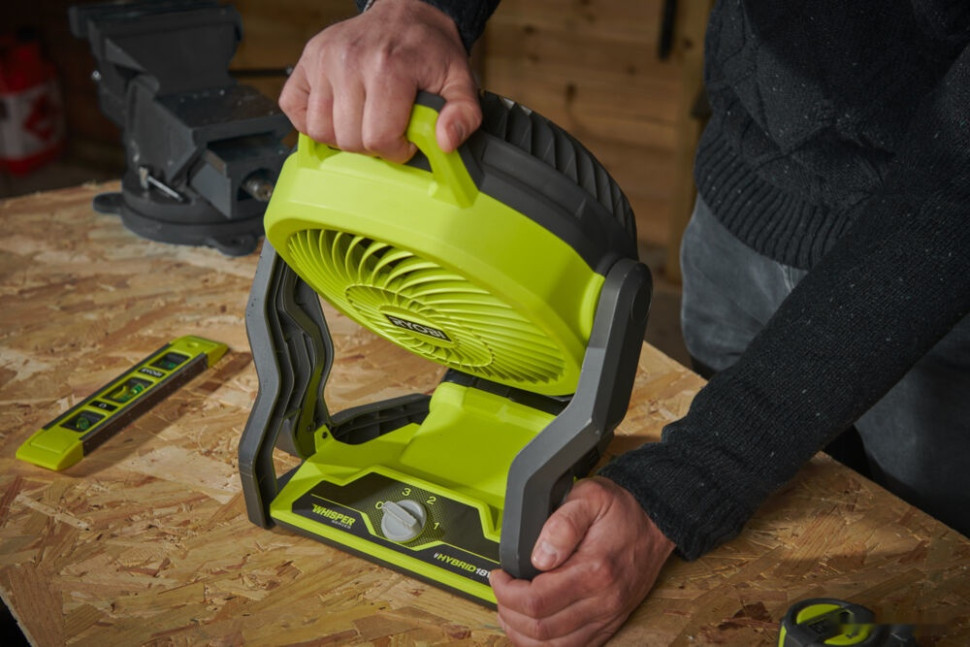 Вентилятор Ryobi RF18-0 (без аккумулятора) Вентилятор Ryobi RF18-0 (без аккумулятора)