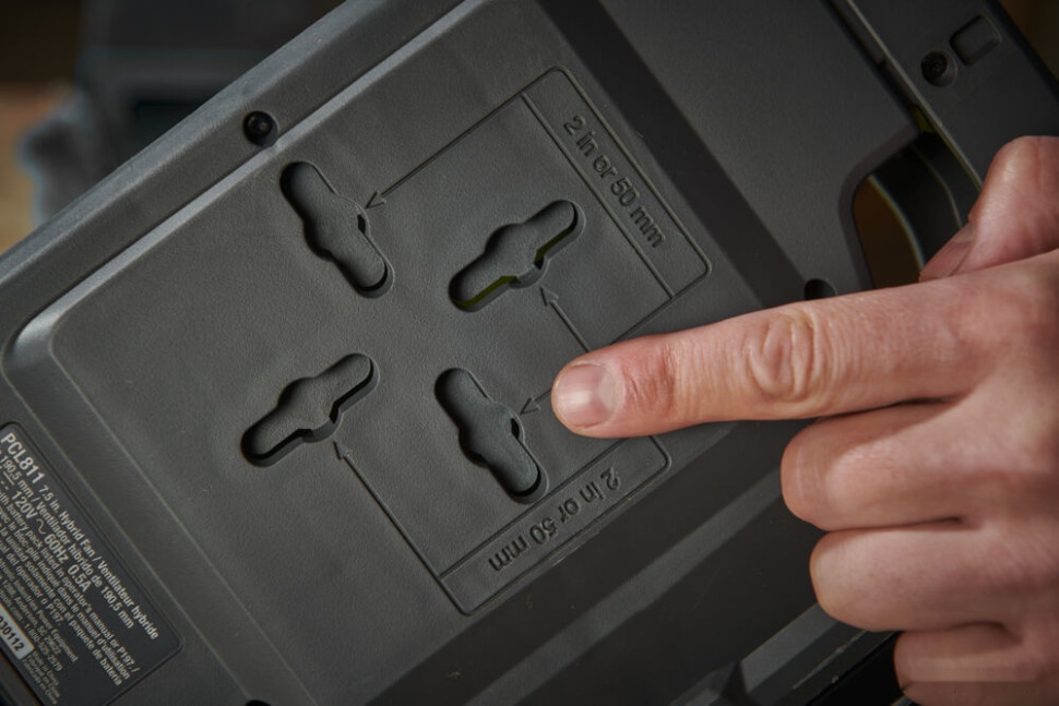 Вентилятор Ryobi RF18-0 (без аккумулятора) Вентилятор Ryobi RF18-0 (без аккумулятора)