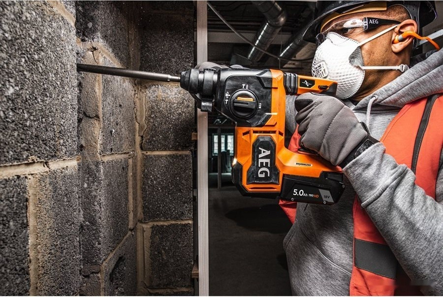 Перфоратор AEG Powertools BBH 18BL2-0 4935480697 (без АКБ)