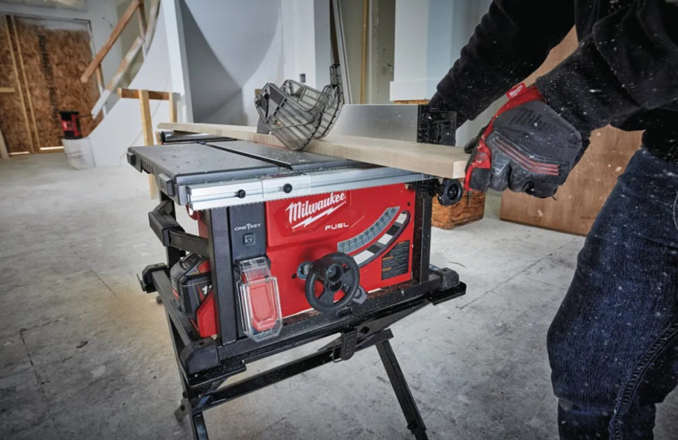 Деревообрабатывающий станок Milwaukee M18 FUEL M18FTS210-0 4933464722 (без АКБ) Деревообрабатывающий станок Milwaukee M18 FUEL M18FTS210-0 4933464722 (без АКБ)