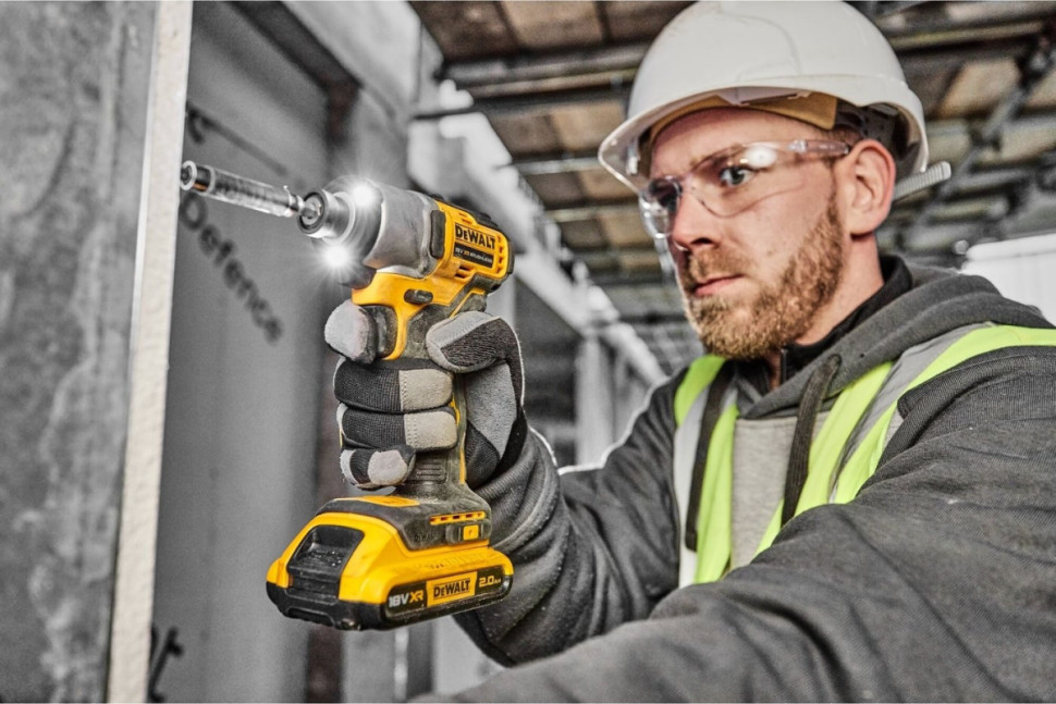 Винтоверт DeWALT DCF840D2T (с 2-мя АКБ, кейс) Винтоверт DeWALT DCF840D2T (с 2-мя АКБ, кейс)