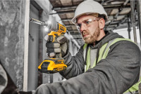 Винтоверт DeWALT DCF840D2T (с 2-мя АКБ, кейс)