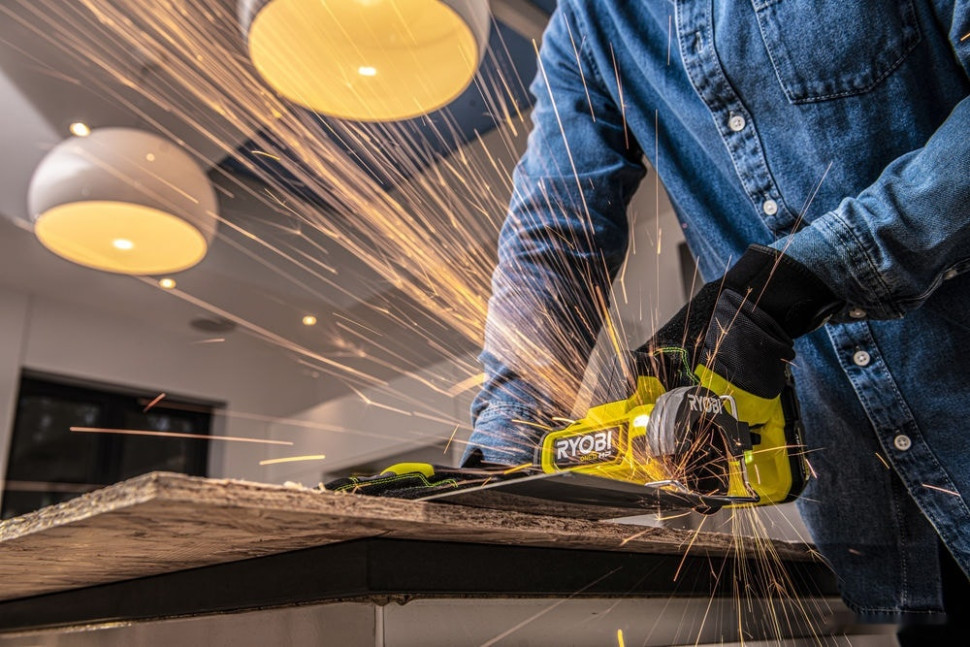 Дисковая (циркулярная) пила Ryobi RCT18C-0 5133004953 (без АКБ) Дисковая (циркулярная) пила Ryobi RCT18C-0 5133004953 (без АКБ)