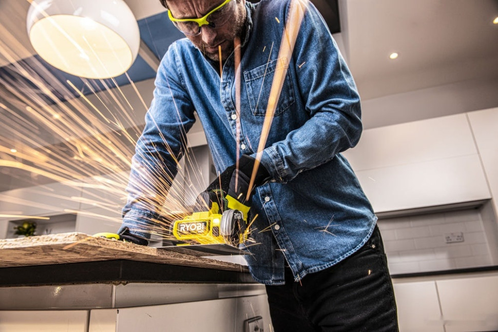 Дисковая (циркулярная) пила Ryobi RCT18C-0 5133004953 (без АКБ) Дисковая (циркулярная) пила Ryobi RCT18C-0 5133004953 (без АКБ)