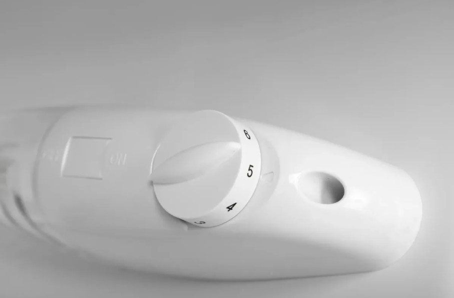 Холодильник с верхней морозильной камерой SunWind SCT273