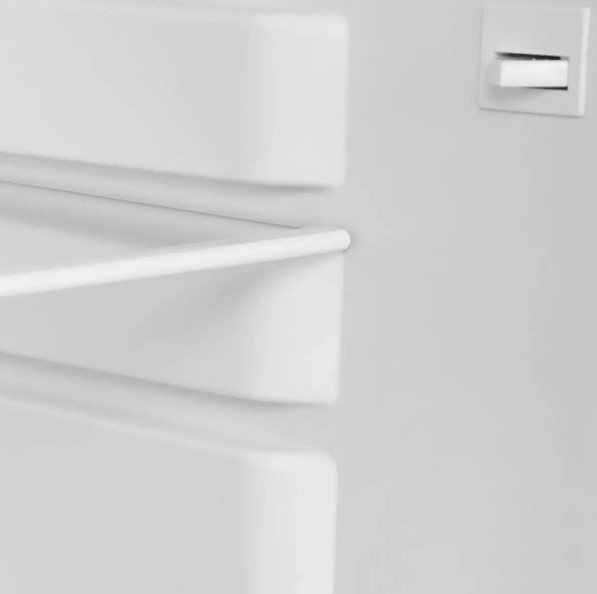 Холодильник с верхней морозильной камерой SunWind SCT273