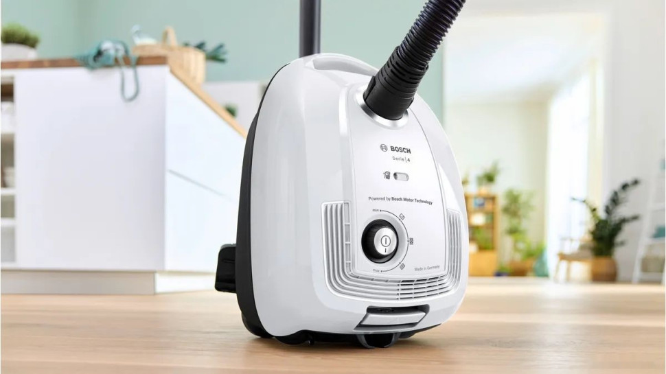 Пылесос Bosch Serie 4 BGL38WH2 Пылесос Bosch Serie 4 BGL38WH2